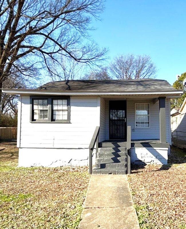 Building Photo - 329 N College St