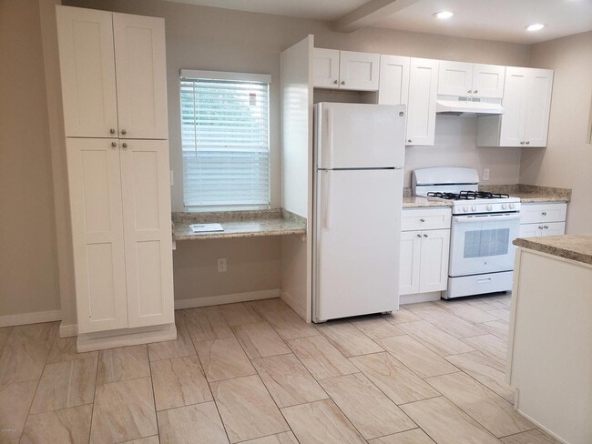 Photo - 206 E Jones Ave