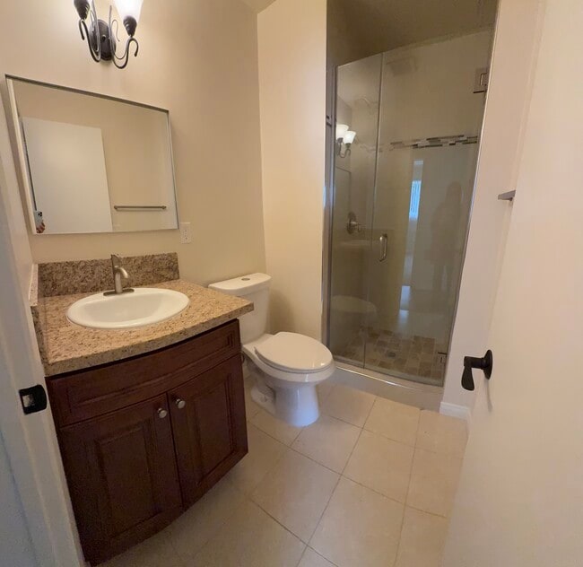 Photo - 13820 Victory Blvd