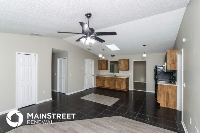 Photo - 843 Pyracantha St NW