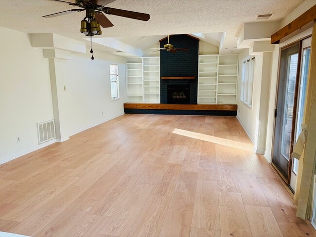 Photo - 1556 Beachview Dr