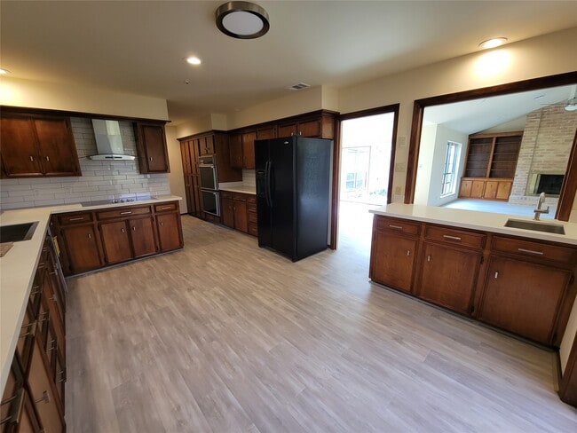 Photo - 406 Fox Briar Ln