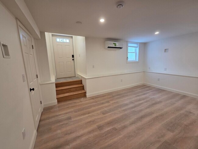 Entrada / Sala de estar - 24 Winter St Unidad 24C