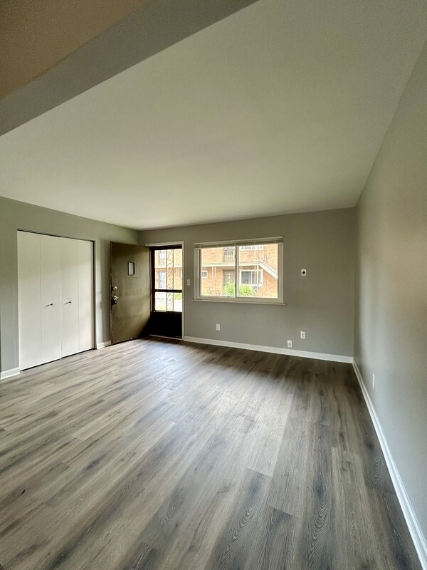 Photo - 1922 Goddard Rd Condo