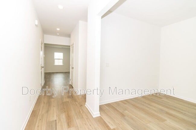 Photo - 105 Saddlebred Wy