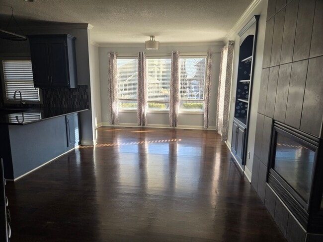 Photo - Beautiful Reserve at Heritage Park home!!!