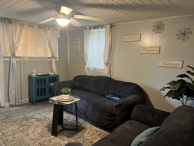 Living Room - 2420 20th Ave
