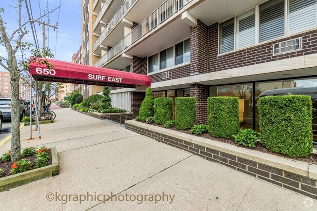 Building Photo - 650 Shore Rd Unit 5J Rental