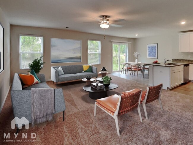 Photo - 121 Royal Mdw Dr