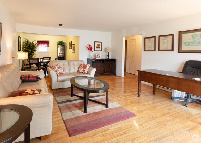 Photo - Continental Gardens