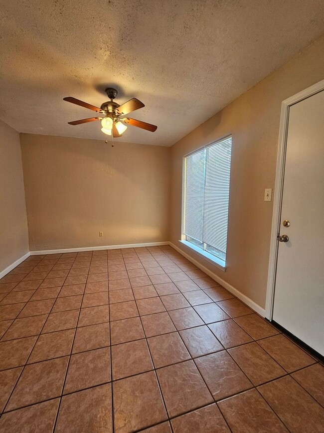 Photo - (3) Bed/(1.5) Bath Townhome Avail NOW!