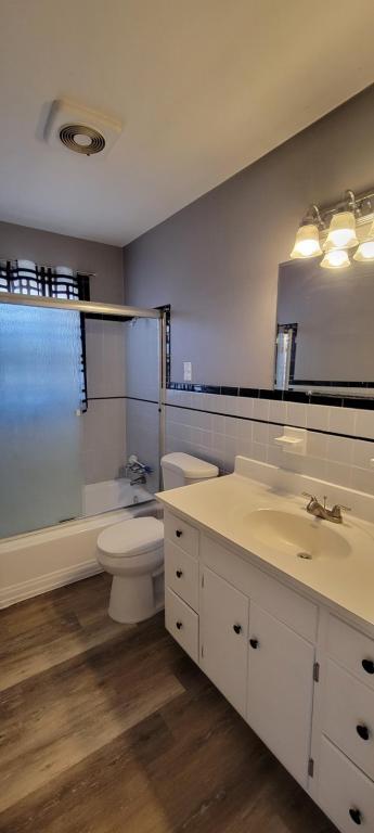 Photo - 629 S Troost St