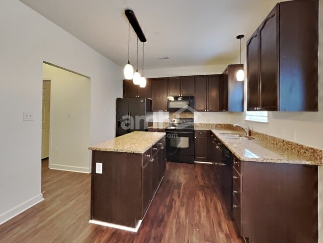 Photo - 136 Currituck Ct