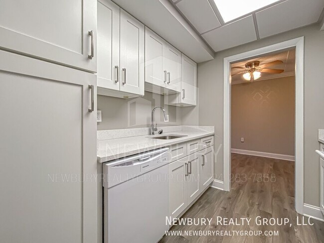 Photo - 530 N Main St