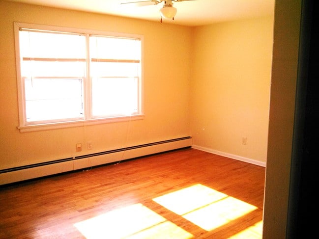 Sala de estar 1 - 4907 Grolier Rd Unidad 4