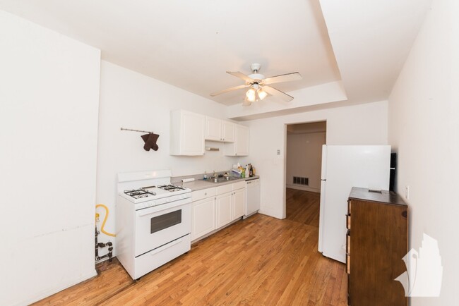 Building Photo - 3820 N Sheffield Ave Unit 3820-3 Rental