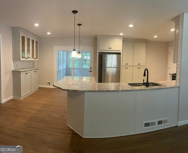 Photo - 1744 Oak Ridge Way NW