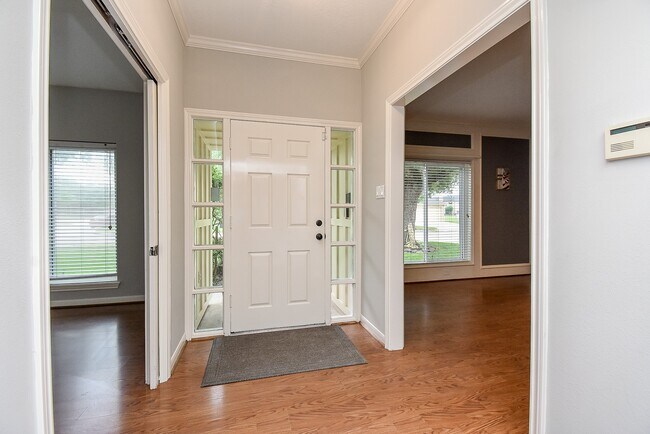 1002 Meadowlark Ln