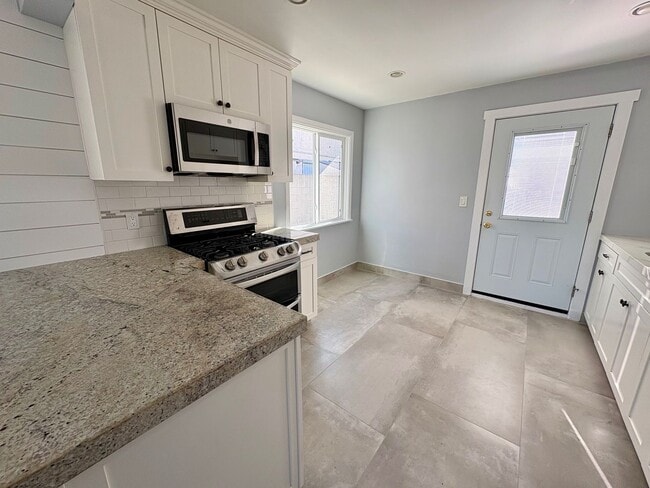 Photo - Bright and fresh Lawndale front house