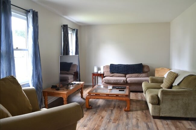 Photo - 8 Williamsburg court