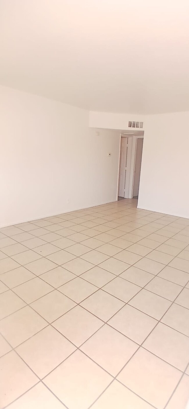 Photo - 2014 Castleberry Ln Unidad A
