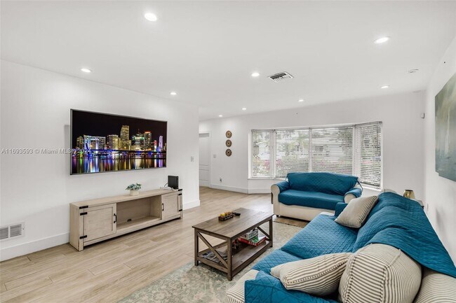 Photo - 821 Harrison St