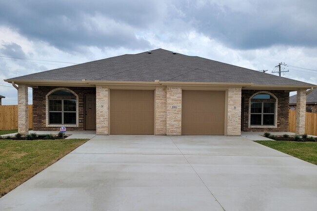 Photo - 1911 Caspian Trl