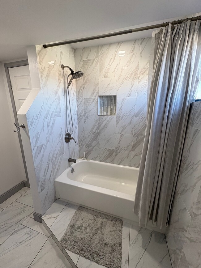 Photo - 105 Braun St Unit Room 2