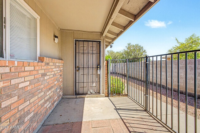 Photo - 2931 E Beck Ln Unit 1