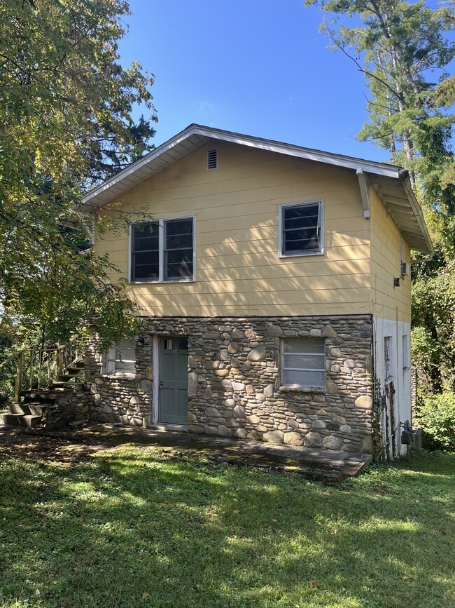Building Photo - 6 Avon Rd Rental
