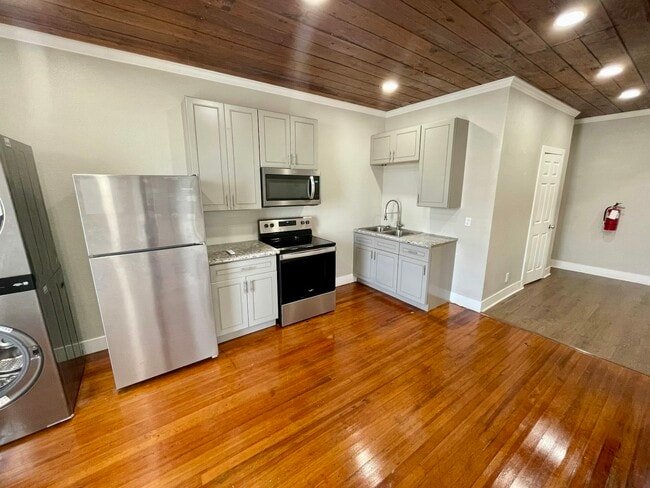 Photo - 2115 Broadway Avenue J Apartment Unit 2