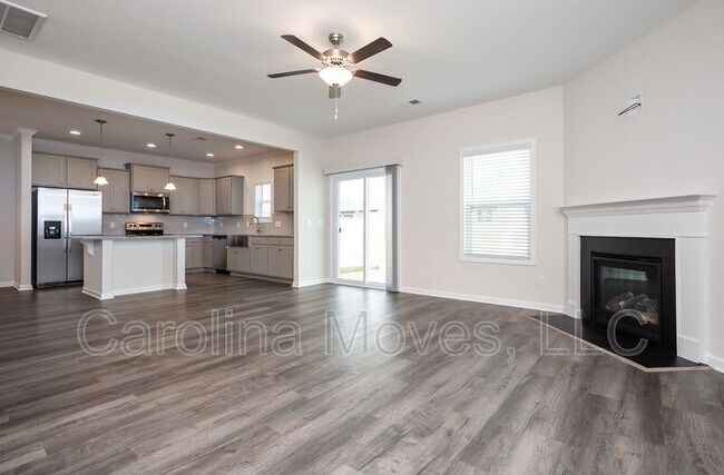 Photo - 124 Strongridge Trl