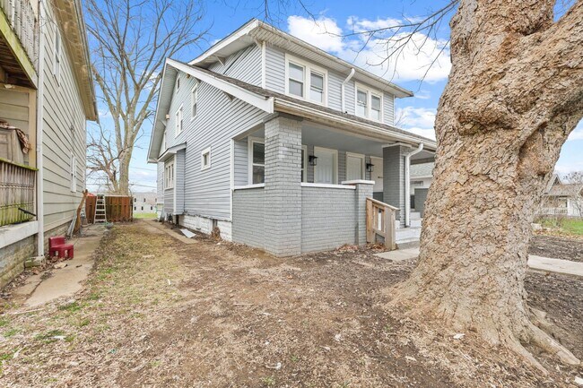 Photo - 822 N Bradley Ave Unidad 822