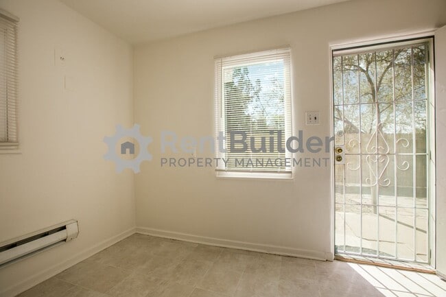 Photo - 402 Richmond Dr SE Unit #B