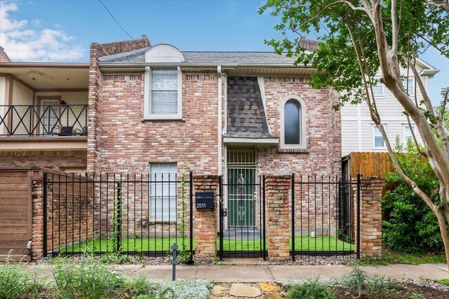 Photo - 2511 Commonwealth St