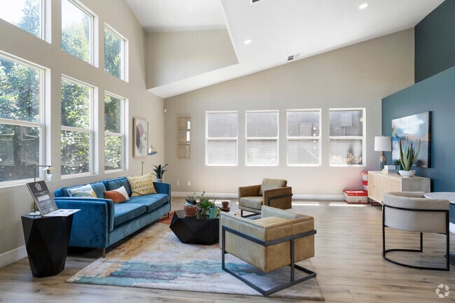 3BR, 2BA - 1,058SF - Clubhouse