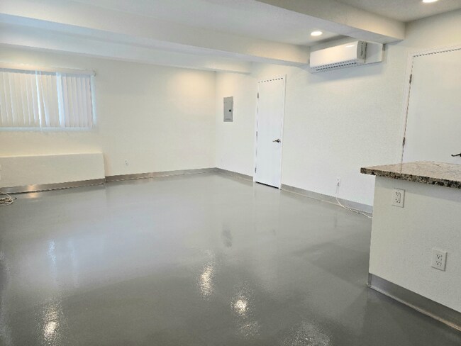 Photo - 1719 W Walnut Ave