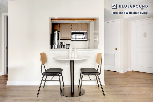 Photo - 2140 L St NW Unidad SI FL7-ID545