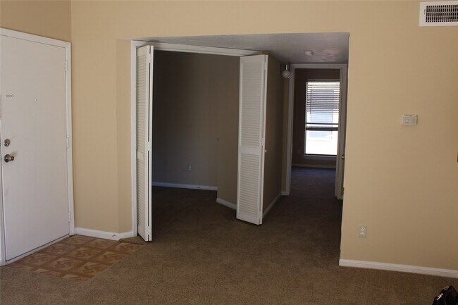 Building Photo - 16111 Aspenglenn Dr Unit True