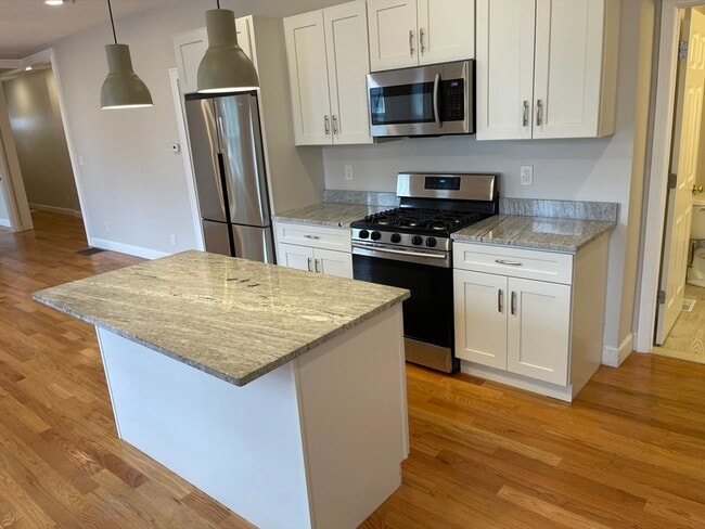 Building Photo - 79 Newton St Unit 79