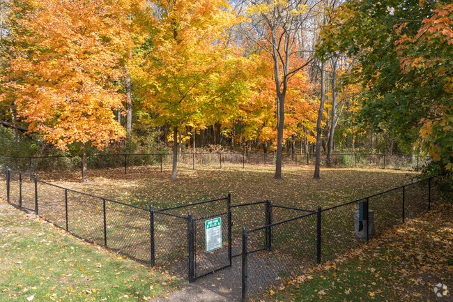 Dog Park - Maple Brooke Apartments