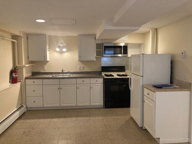 Building Photo - 60 Spruce St Unit 60 Spruce Street Apt G