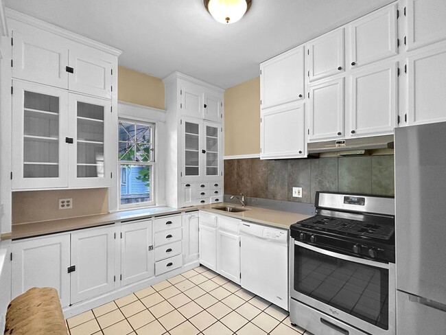 Photo - 381 Cleveland Ave N