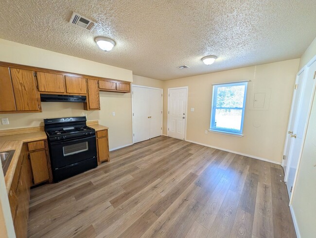 Photo - 302 N Bighorse St