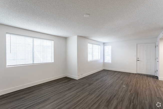 Studio, 1BA - 542 SF