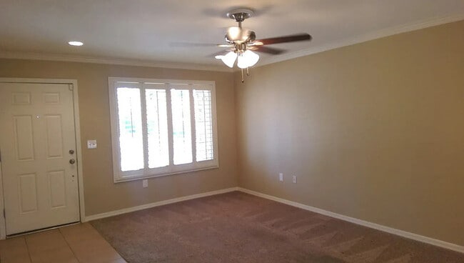 Photo - 303 W Scott Ave