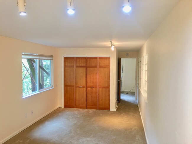 Living Room - 570 Ralston Ave Apartamentos Unidad Thirdfloorlower