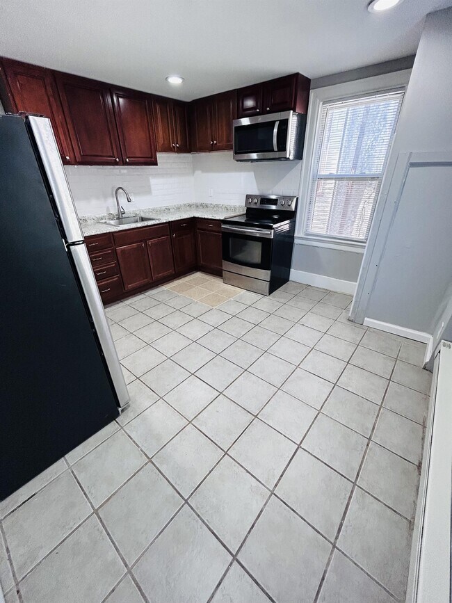 1221 Lindley Ave Unit 2