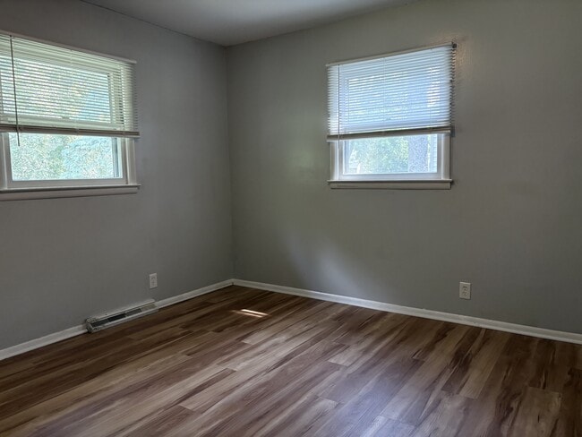Photo - 1524 Waldman Ave