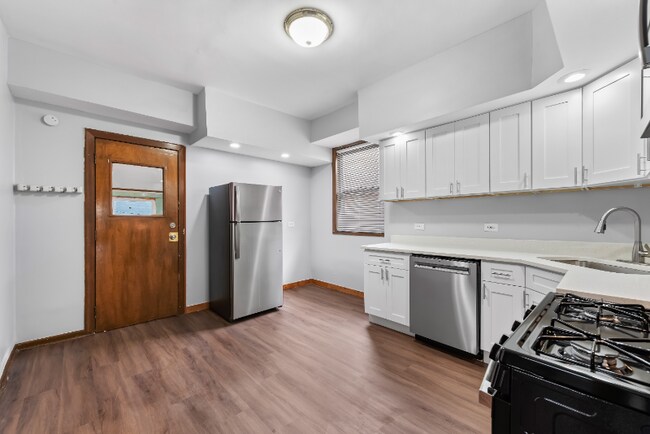 Photo - 879 N Richmond St Unidad 2